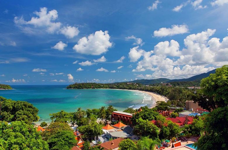 Alojarse en la playa de Kata, Phuket.